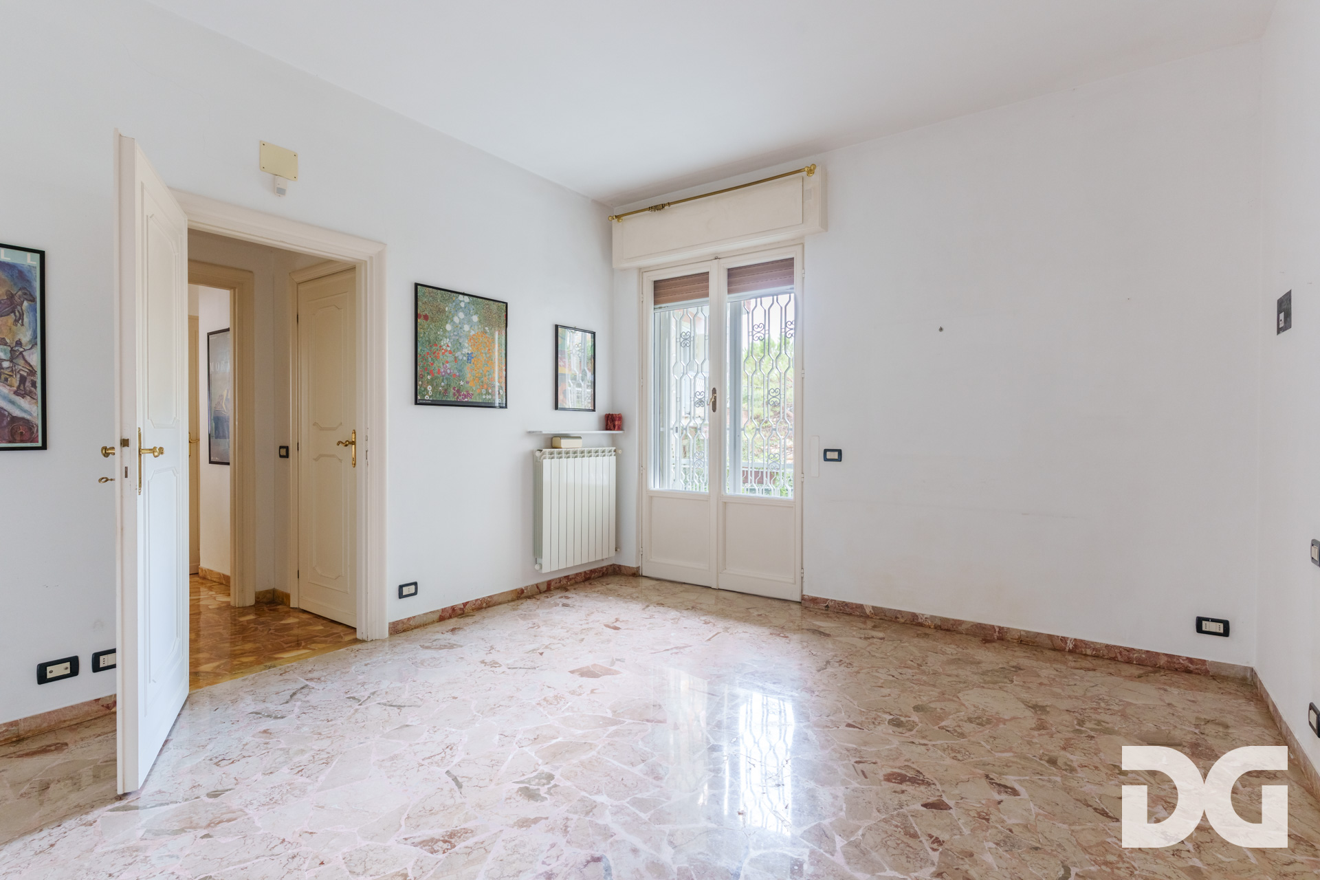Immobiliare Del Guasta RIGHI – VIA DOMENICO CHIODO signorili mq 174 VISTA MARE con GIARDINO-TERRAZZO - POSTO AUTO - CANTINA