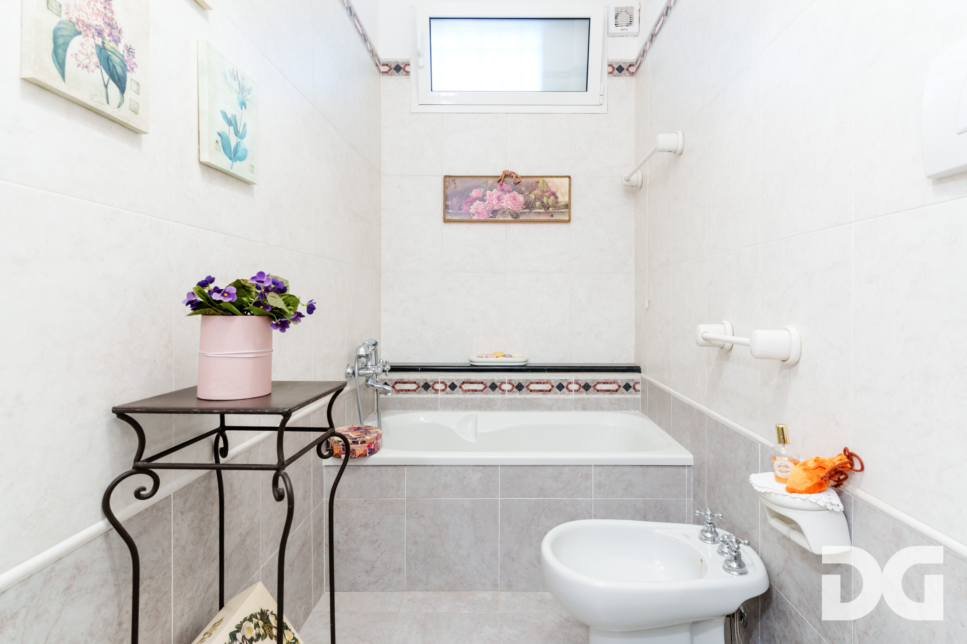 Immobiliare Del Guasta RIGHI – VIA DOMENICO CHIODO signorili mq 174 VISTA MARE con GIARDINO-TERRAZZO - POSTO AUTO - CANTINA