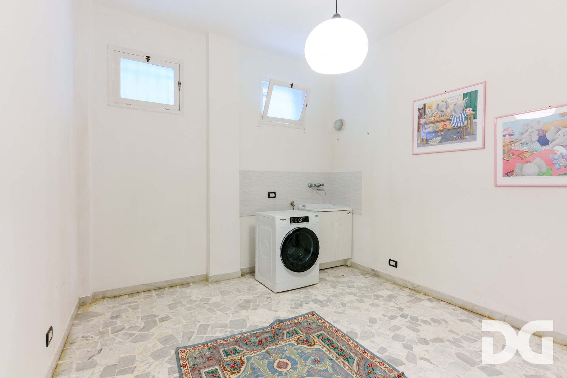 Immobiliare Del Guasta RIGHI – VIA DOMENICO CHIODO signorili mq 174 VISTA MARE con GIARDINO-TERRAZZO - POSTO AUTO - CANTINA