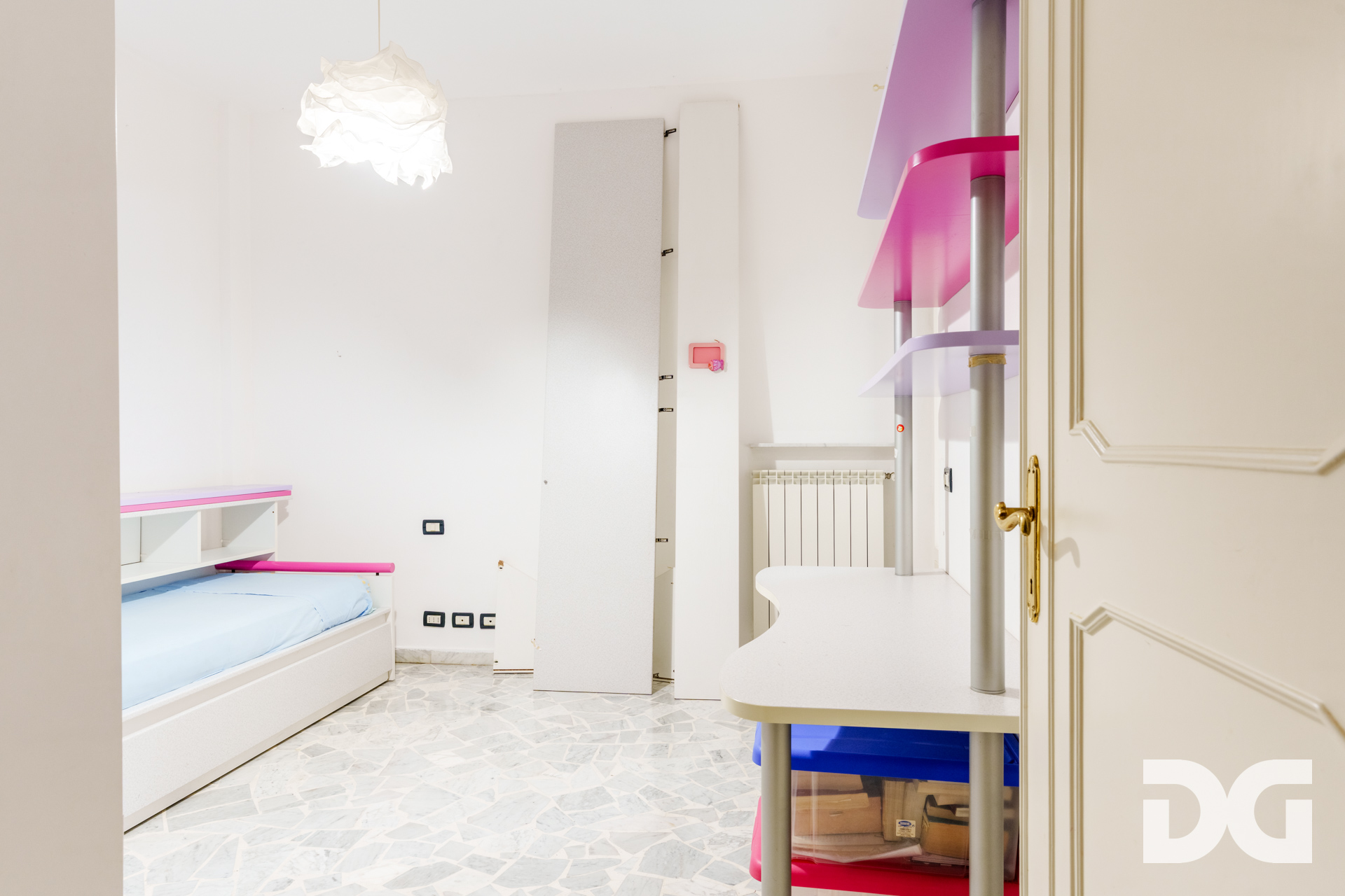 Immobiliare Del Guasta RIGHI – VIA DOMENICO CHIODO signorili mq 174 VISTA MARE con GIARDINO-TERRAZZO - POSTO AUTO - CANTINA