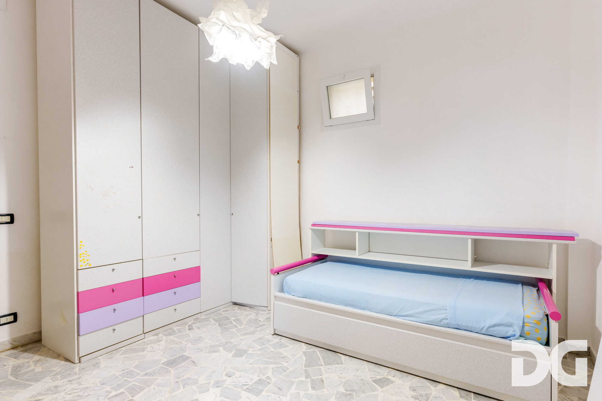 Immobiliare Del Guasta RIGHI – VIA DOMENICO CHIODO signorili mq 174 VISTA MARE con GIARDINO-TERRAZZO - POSTO AUTO - CANTINA