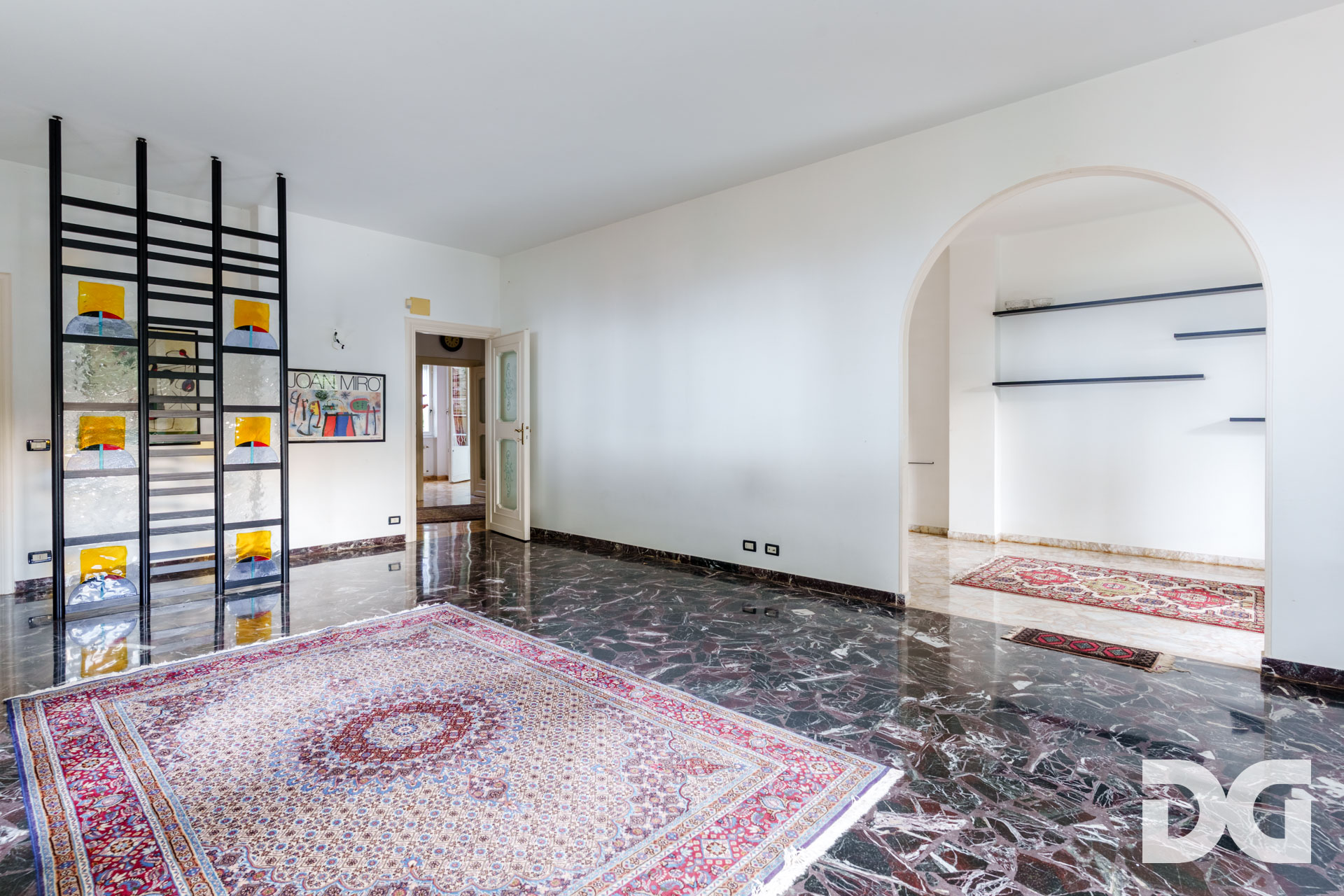 Immobiliare Del Guasta RIGHI – VIA DOMENICO CHIODO signorili mq 174 VISTA MARE con GIARDINO-TERRAZZO - POSTO AUTO - CANTINA