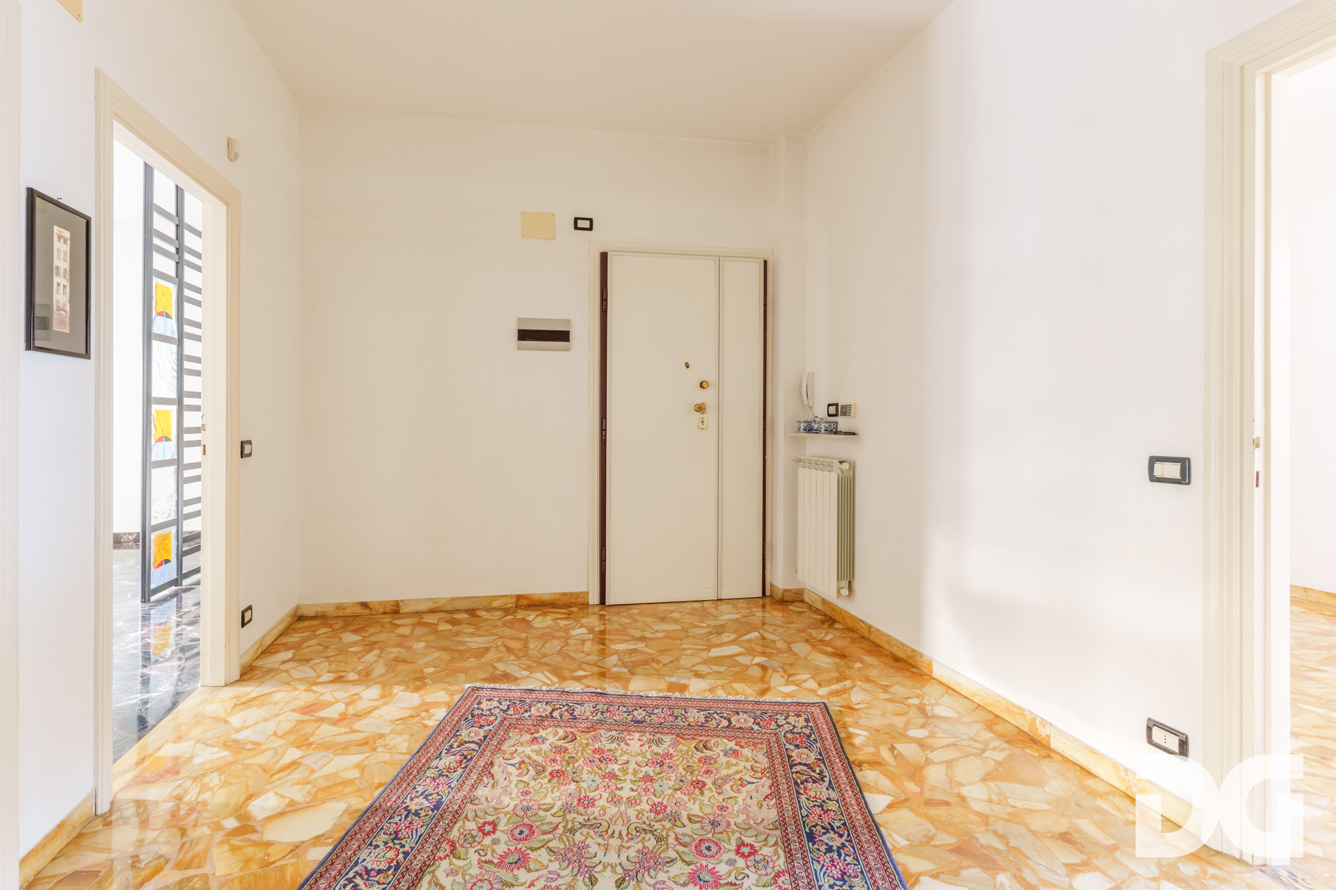 Immobiliare Del Guasta RIGHI – VIA DOMENICO CHIODO signorili mq 174 VISTA MARE con GIARDINO-TERRAZZO - POSTO AUTO - CANTINA