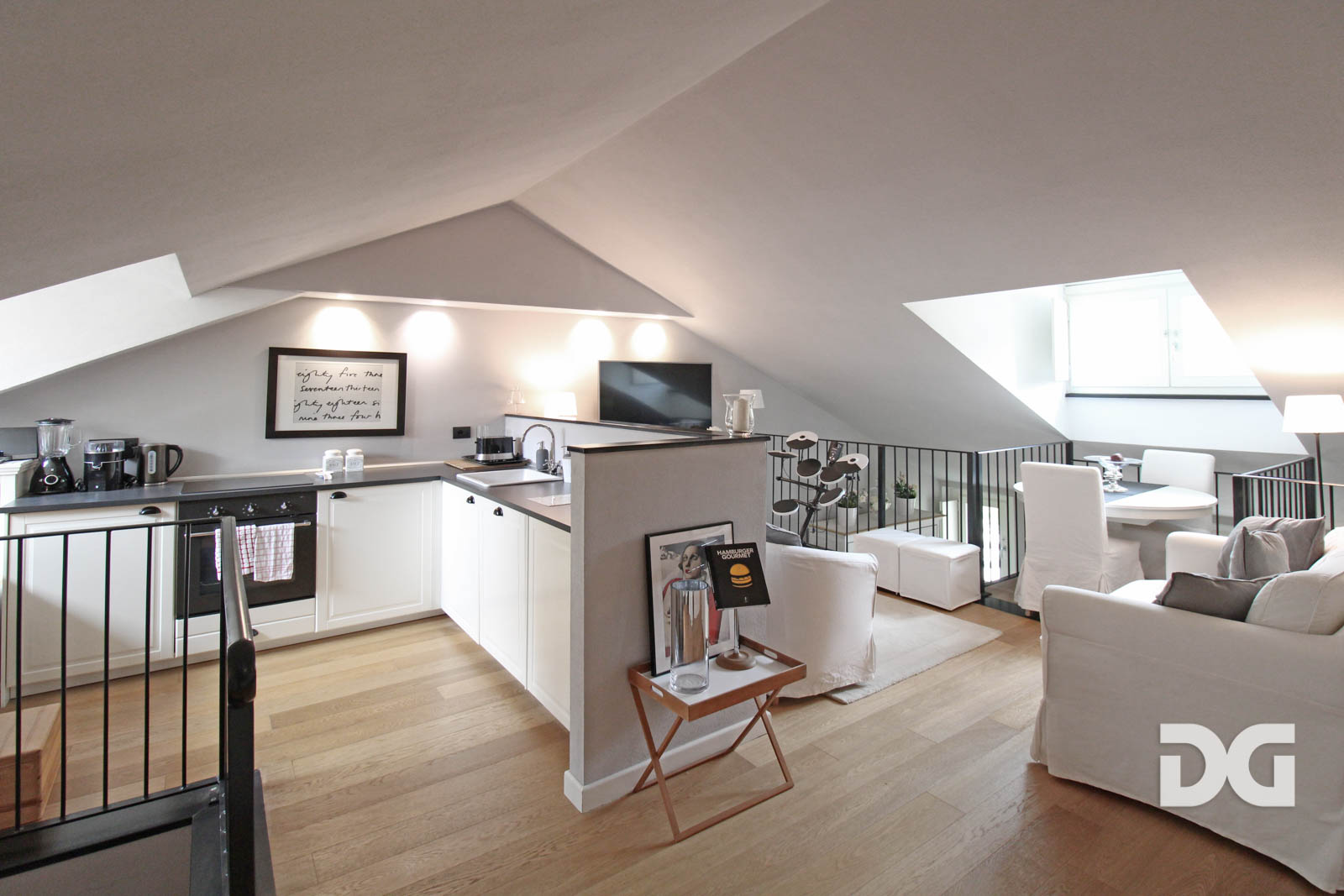 Immobiliare Del Guasta CENTRO – VIA S.B. DEGLI ARMENI PERFETTI ED ARREDATI MQ. 55 CON BALCONE 