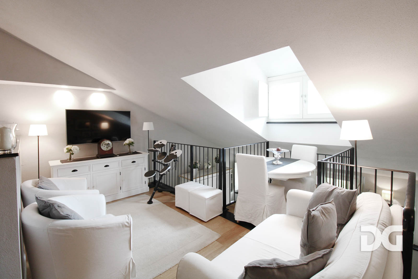 Immobiliare Del Guasta CENTRO – VIA S.B. DEGLI ARMENI PERFETTI ED ARREDATI MQ. 55 CON BALCONE 