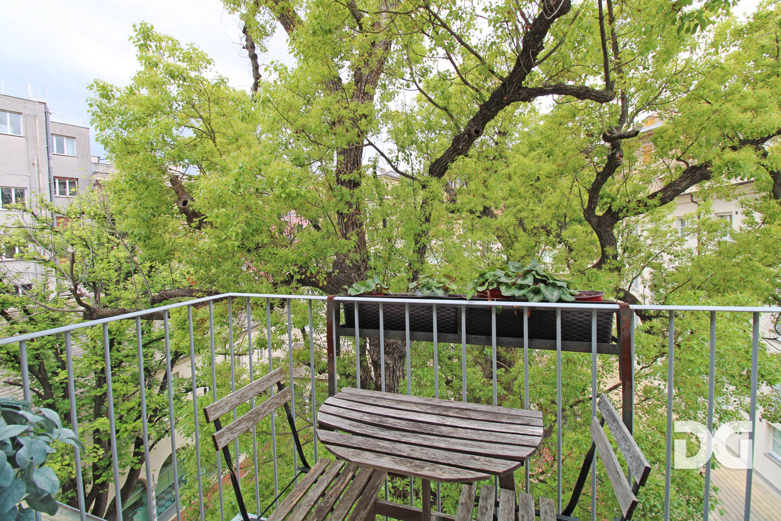 Immobiliare Del Guasta CENTRO – VIA S.B. DEGLI ARMENI PERFETTI ED ARREDATI MQ. 55 CON BALCONE 