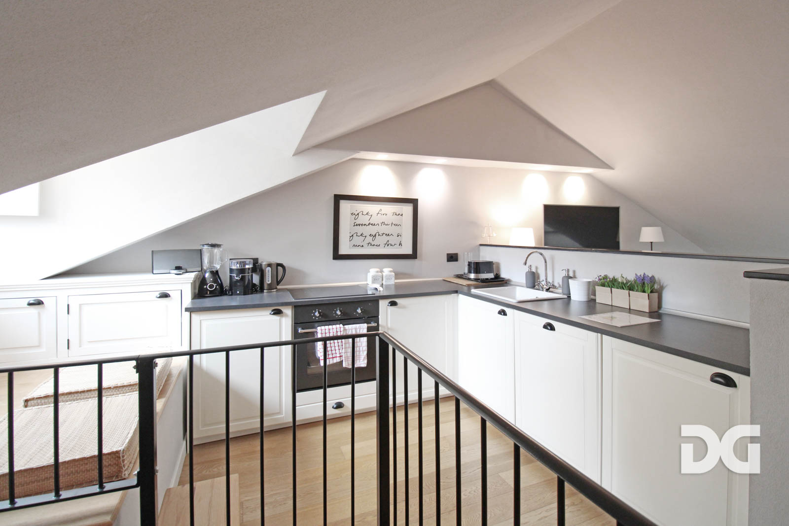 Immobiliare Del Guasta CENTRO – VIA S.B. DEGLI ARMENI PERFETTI ED ARREDATI MQ. 55 CON BALCONE 