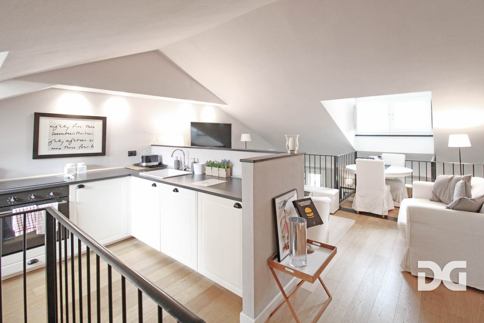 Immobiliare Del Guasta CENTRO – VIA S.B. DEGLI ARMENI PERFETTI ED ARREDATI MQ. 55 CON BALCONE 