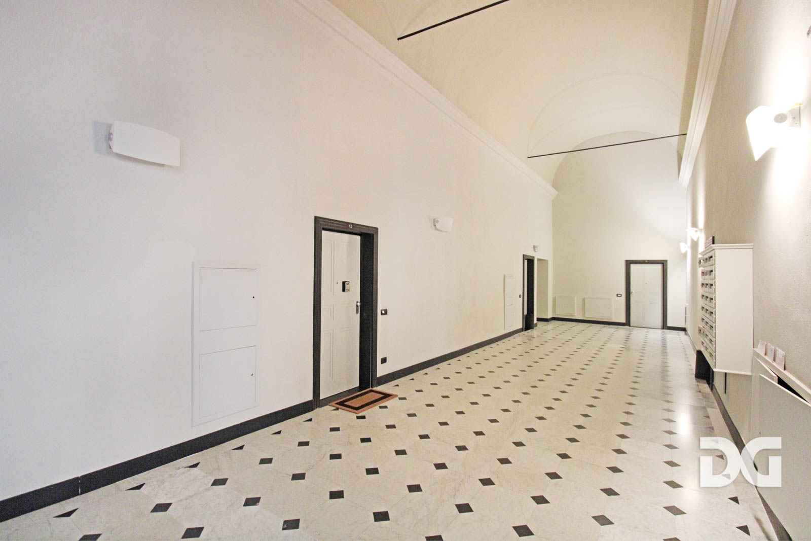 Immobiliare Del Guasta CENTRO – VIA S.B. DEGLI ARMENI PERFETTI ED ARREDATI MQ. 55 CON BALCONE 