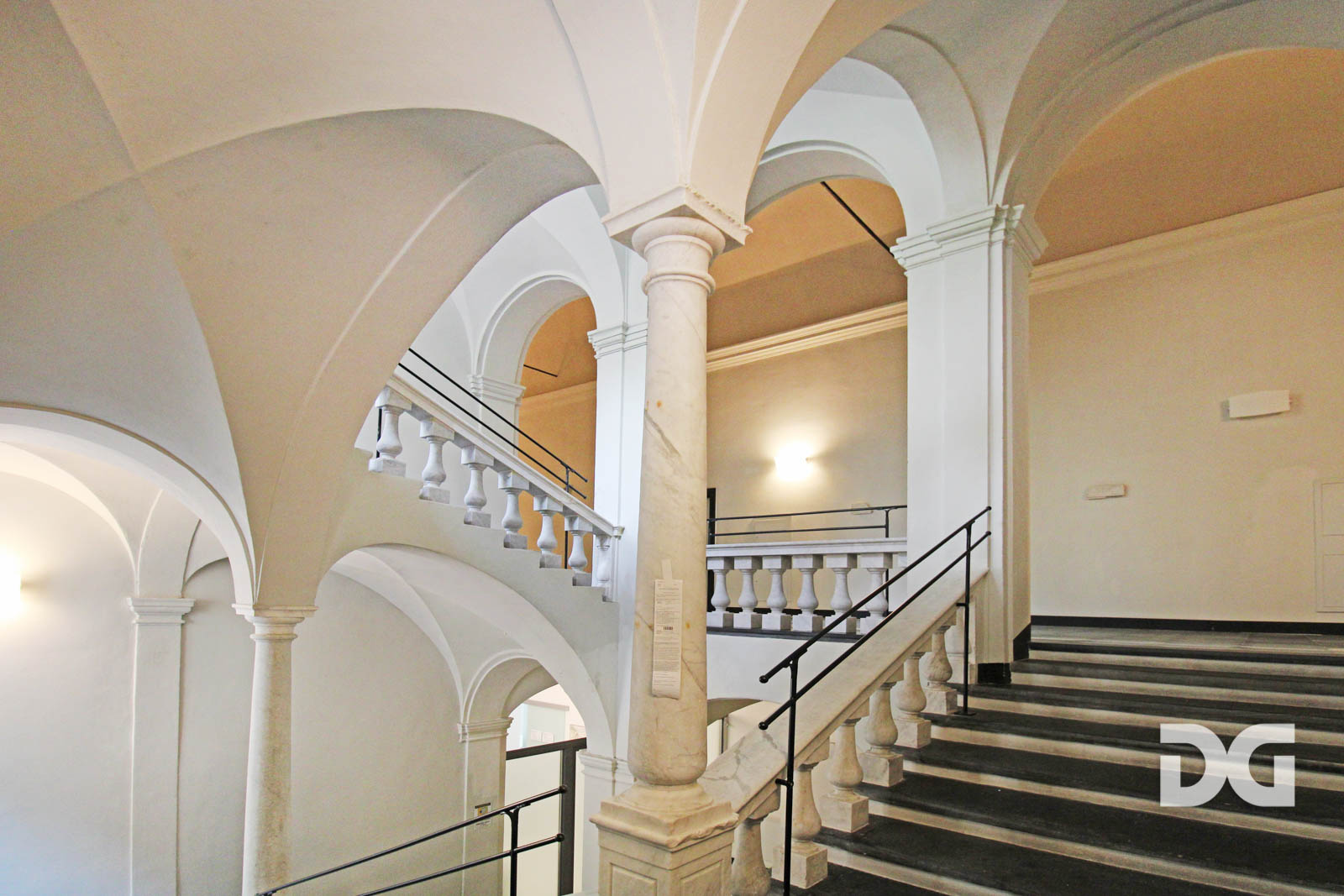 Immobiliare Del Guasta CENTRO – VIA S.B. DEGLI ARMENI PERFETTI ED ARREDATI MQ. 55 CON BALCONE 