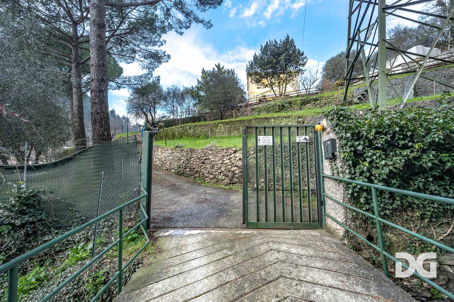 Immobiliare Del Guasta VIA STRUPPA – CASA INDIPENDENTE MQ. 224 CON GIARDINO CARRABILE E BOX 
