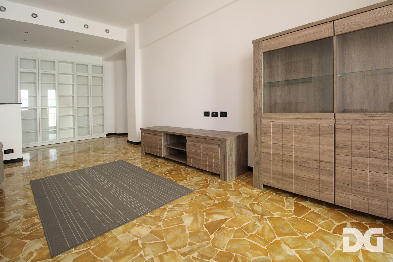 Immobiliare Del Guasta OREGINA – VIA VESUVIO RISTRUTTURATI MQ. 79 CON POGGIOLATE