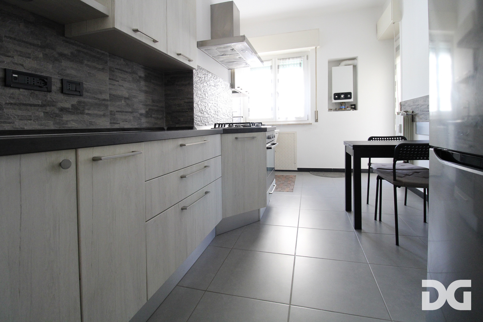 Immobiliare Del Guasta OREGINA – VIA VESUVIO RISTRUTTURATI MQ. 79 CON POGGIOLATE