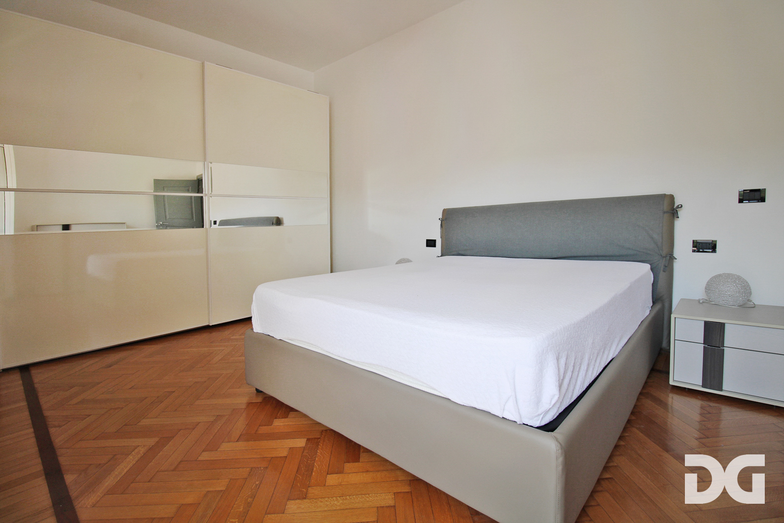 Immobiliare Del Guasta OREGINA – VIA VESUVIO RISTRUTTURATI MQ. 79 CON POGGIOLATE