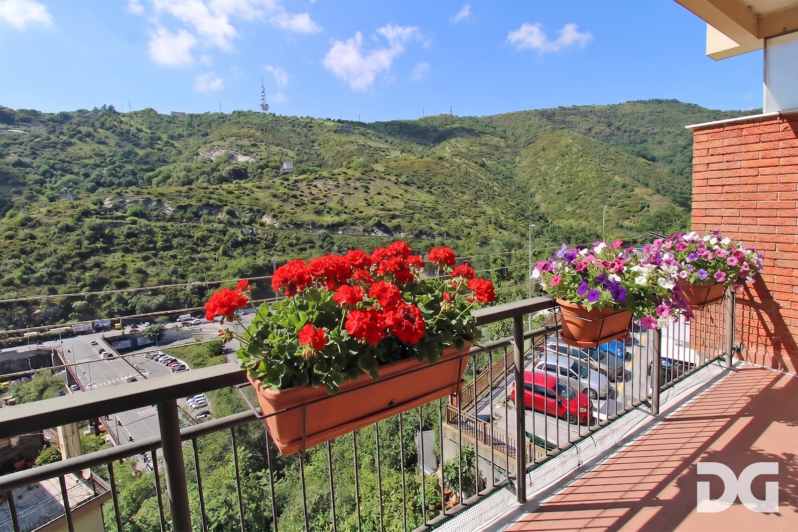 Immobiliare Del Guasta OREGINA – VIA VESUVIO RISTRUTTURATI MQ. 79 CON POGGIOLATE