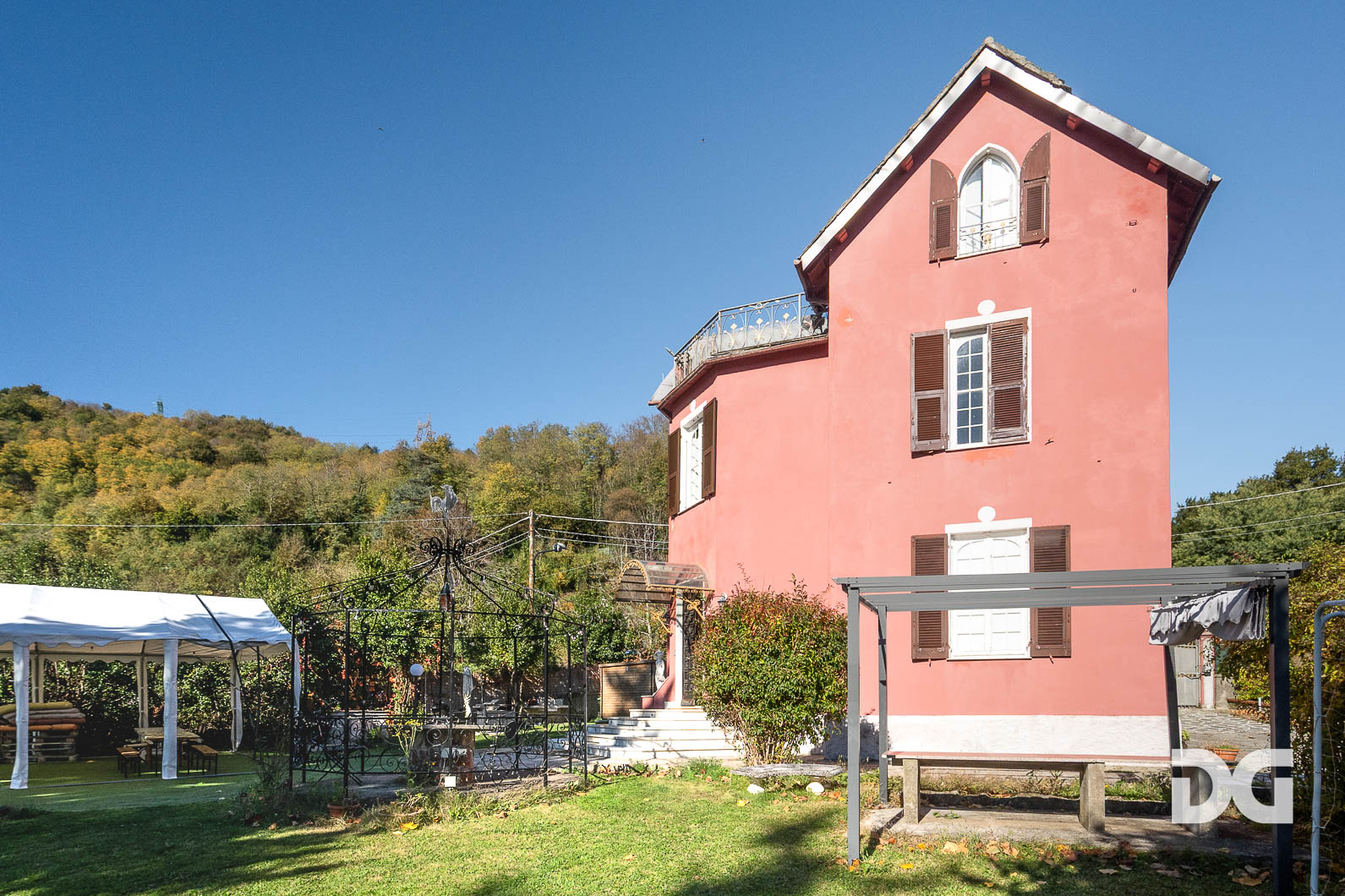 Immobiliare Del Guasta VILLA UNIFAMILIARE CON PISCINA 