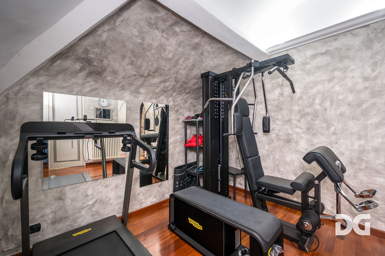 Immobiliare Del Guasta VILLA UNIFAMILIARE CON PISCINA 