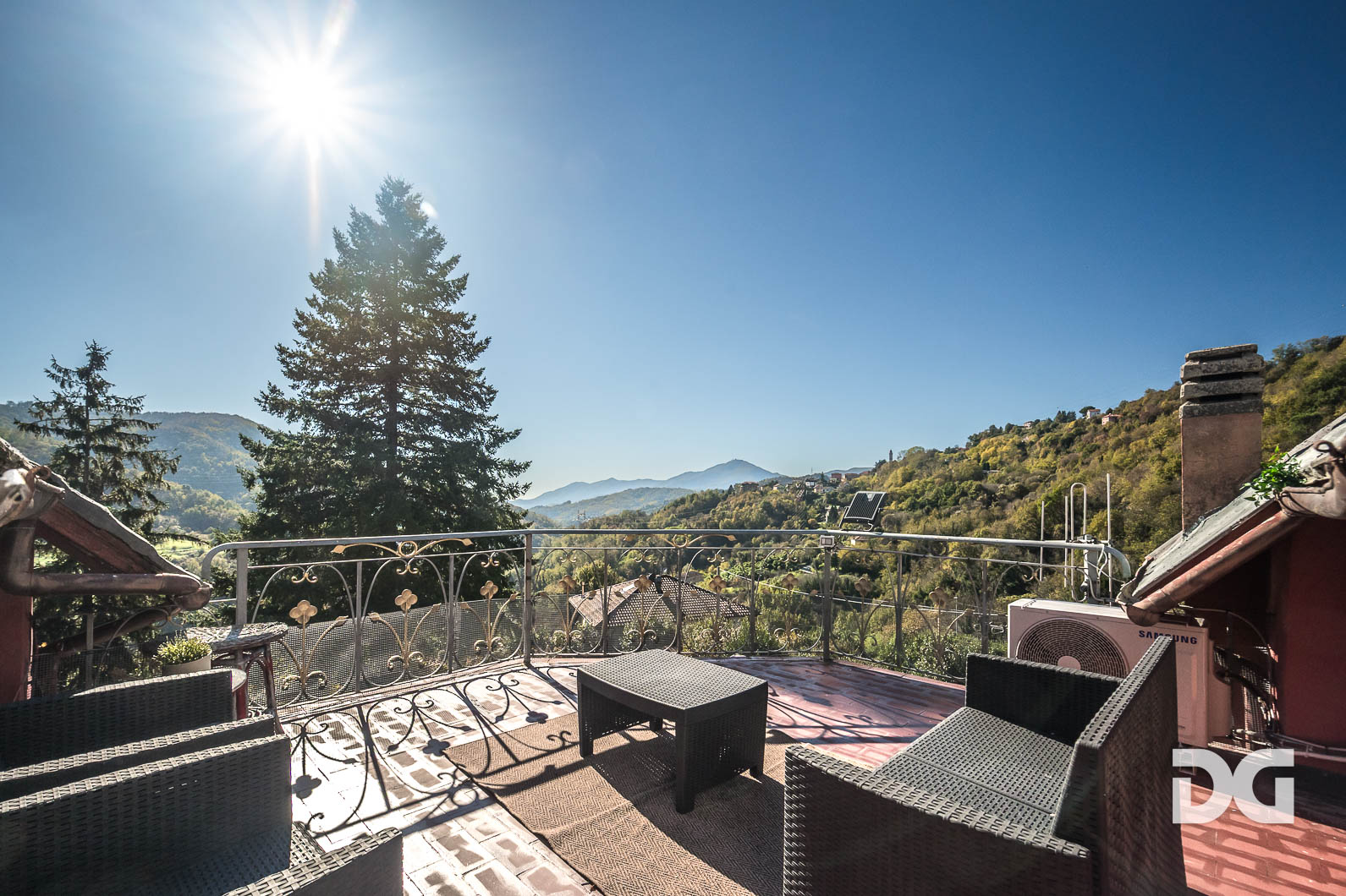 Immobiliare Del Guasta VILLA UNIFAMILIARE CON PISCINA 