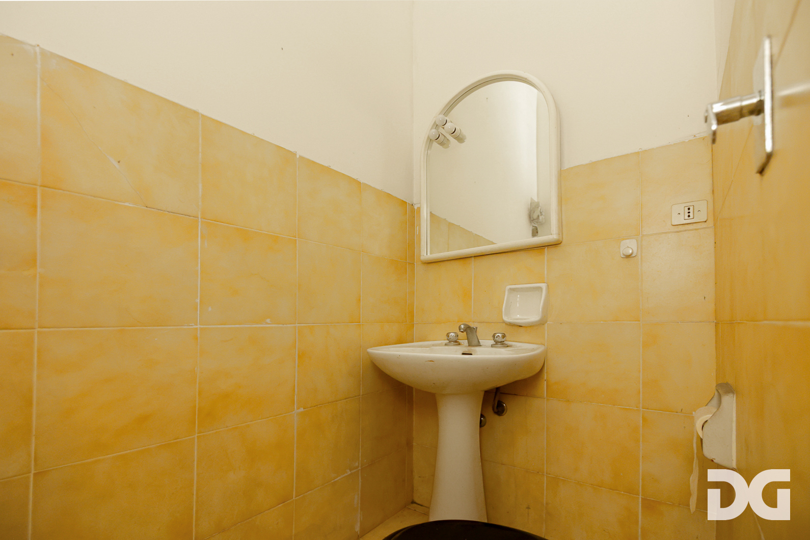 Immobiliare Del Guasta RAPALLO – LOCALE COMMERCIALE MQ. 30