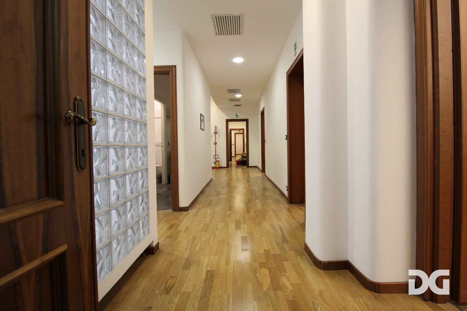 Immobiliare Del Guasta CENTRO VIA XX SETTEMBRE – UFFICIO MQ. 200 IN PERFETTO STATO 