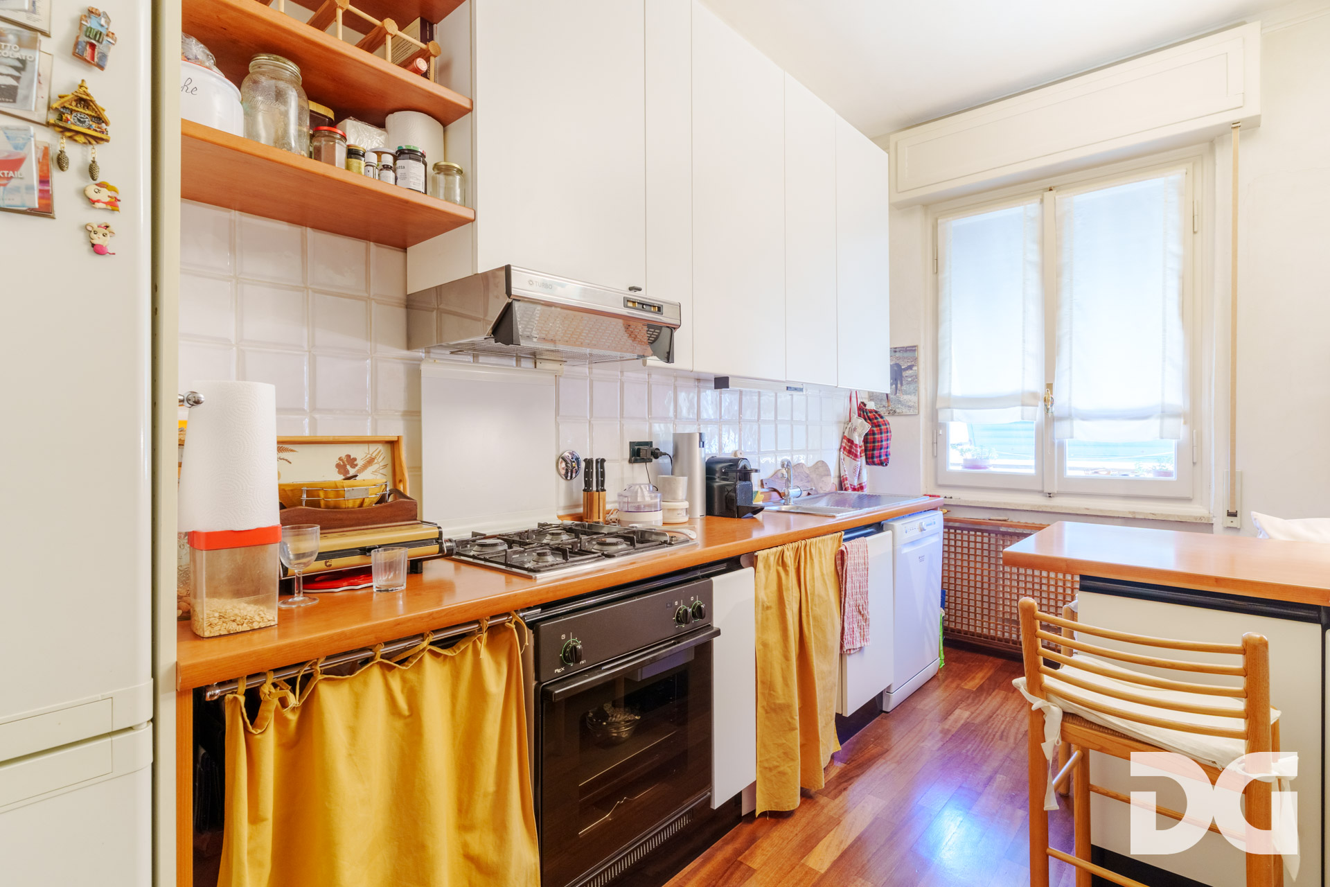 Immobiliare Del Guasta CASTELLETTO – VIA CABELLA LUMINOSISSIMI MQ. 125 SCORCIO MARE 