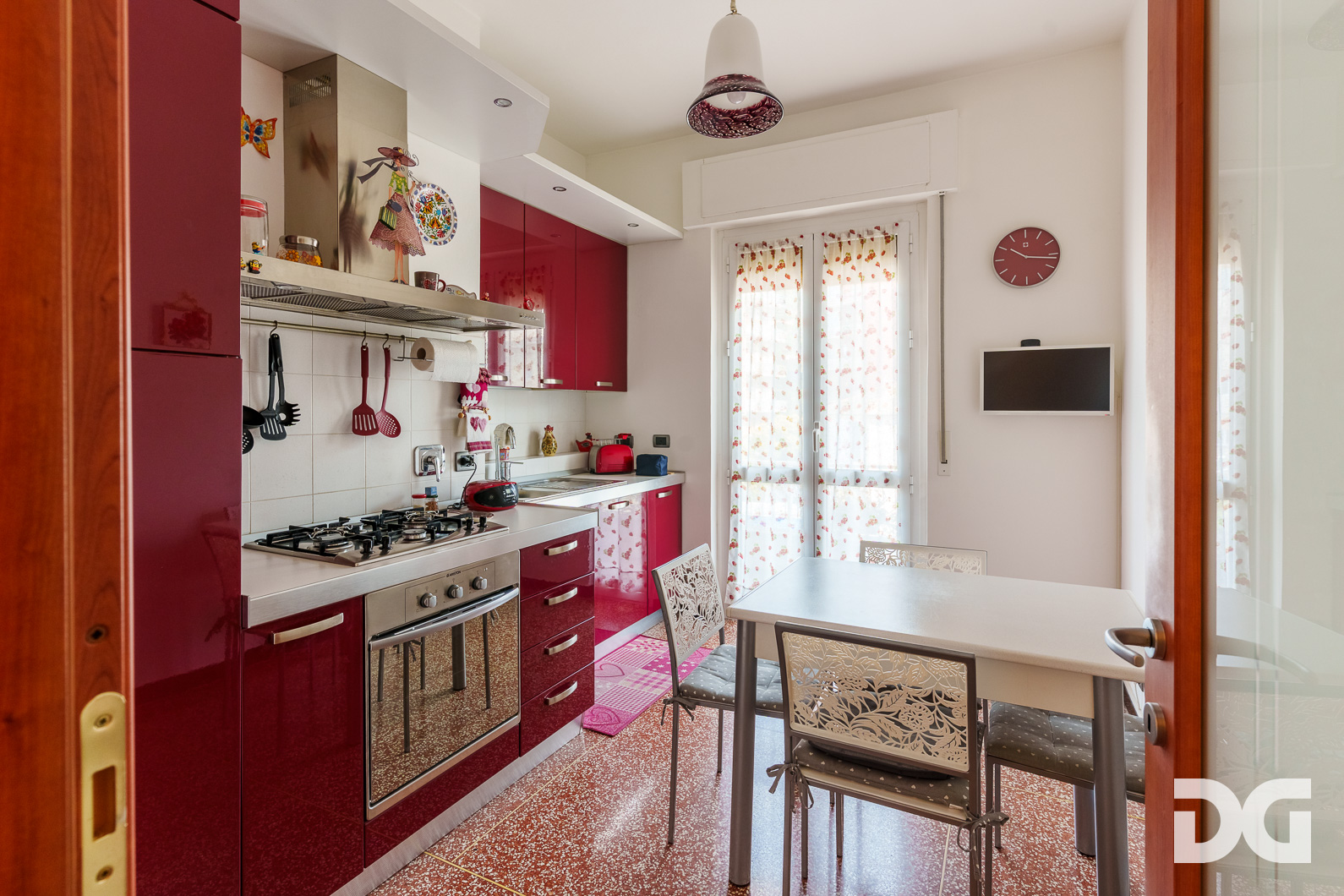 Immobiliare Del Guasta QUARTO – CORSO EUROPA ORDINATI MQ. 62 CON POGGIOLATA