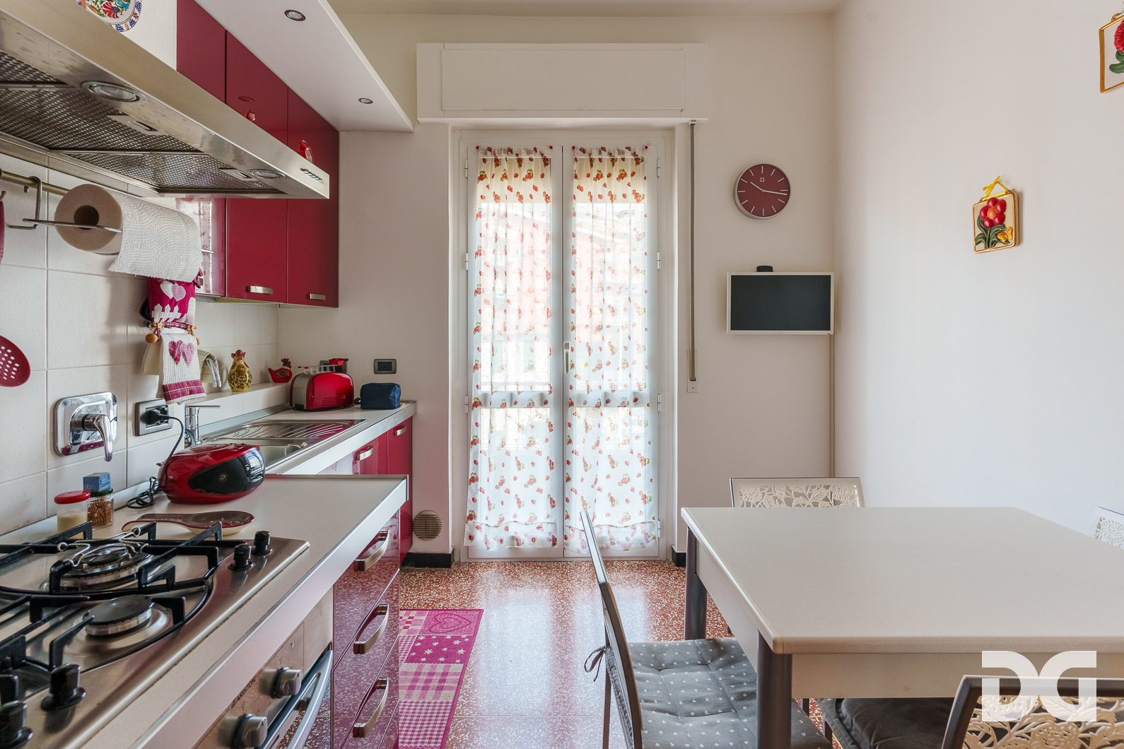 Immobiliare Del Guasta QUARTO – CORSO EUROPA ORDINATI MQ. 62 CON POGGIOLATA