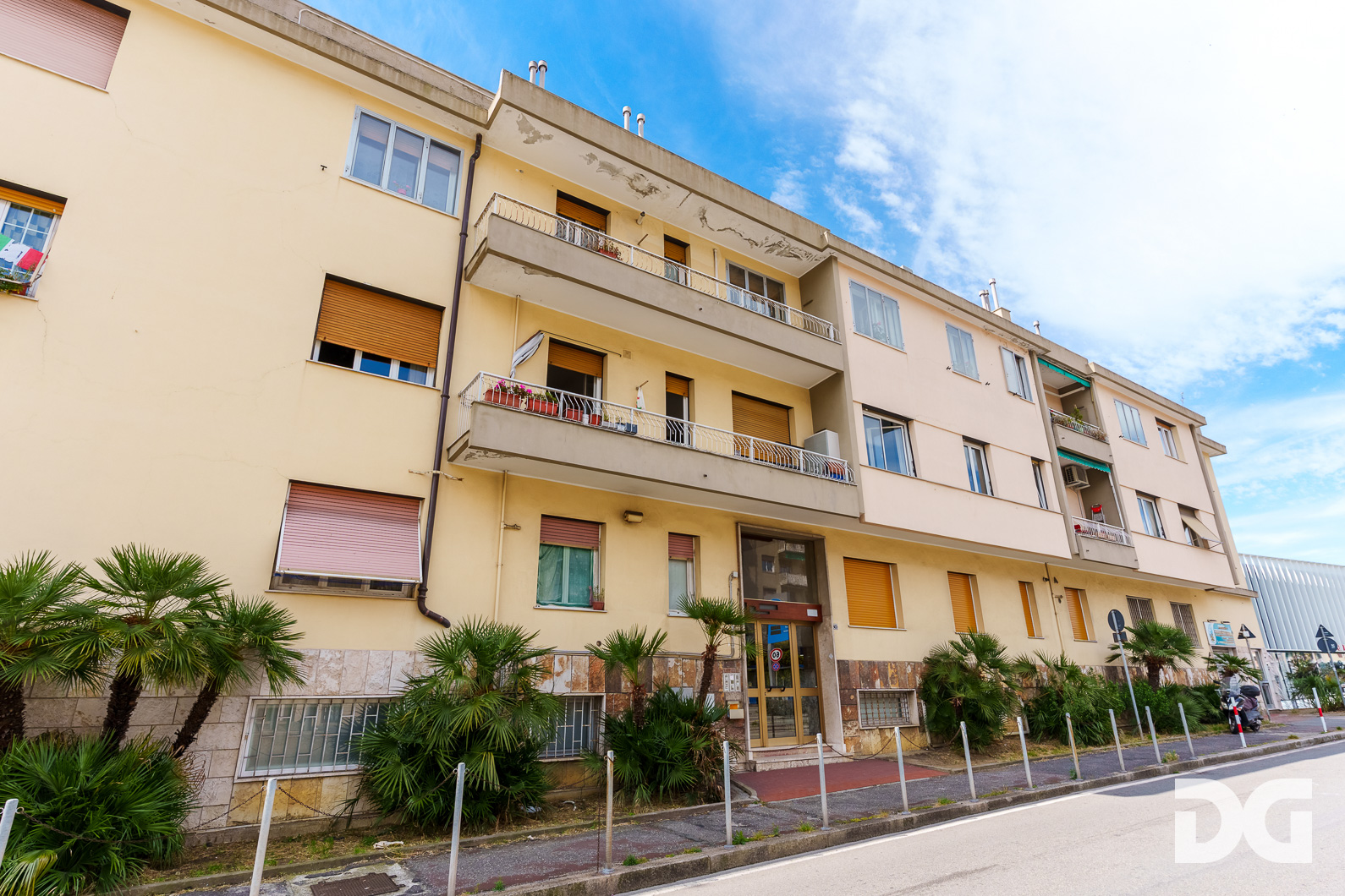 Immobiliare Del Guasta QUARTO – CORSO EUROPA ORDINATI MQ. 62 CON POGGIOLATA