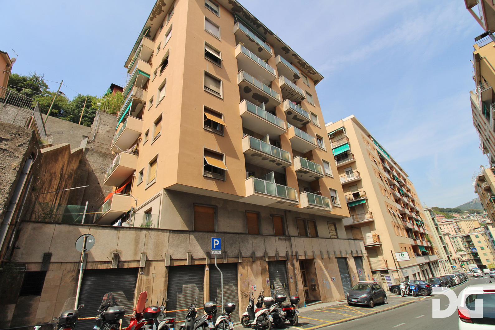 Immobiliare Del Guasta VIA MONTALDO – LUMINOSI MQ. 104 CON POSTO AUTO