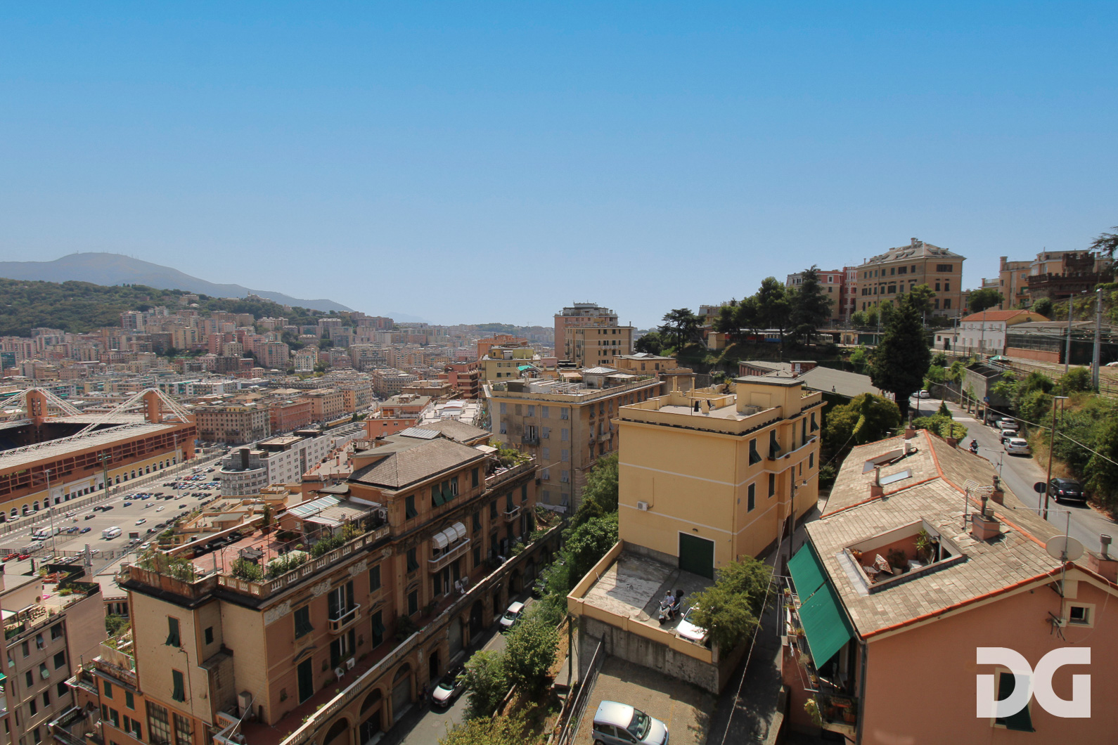 Immobiliare Del Guasta VIA MONTALDO – LUMINOSI MQ. 104 CON POSTO AUTO