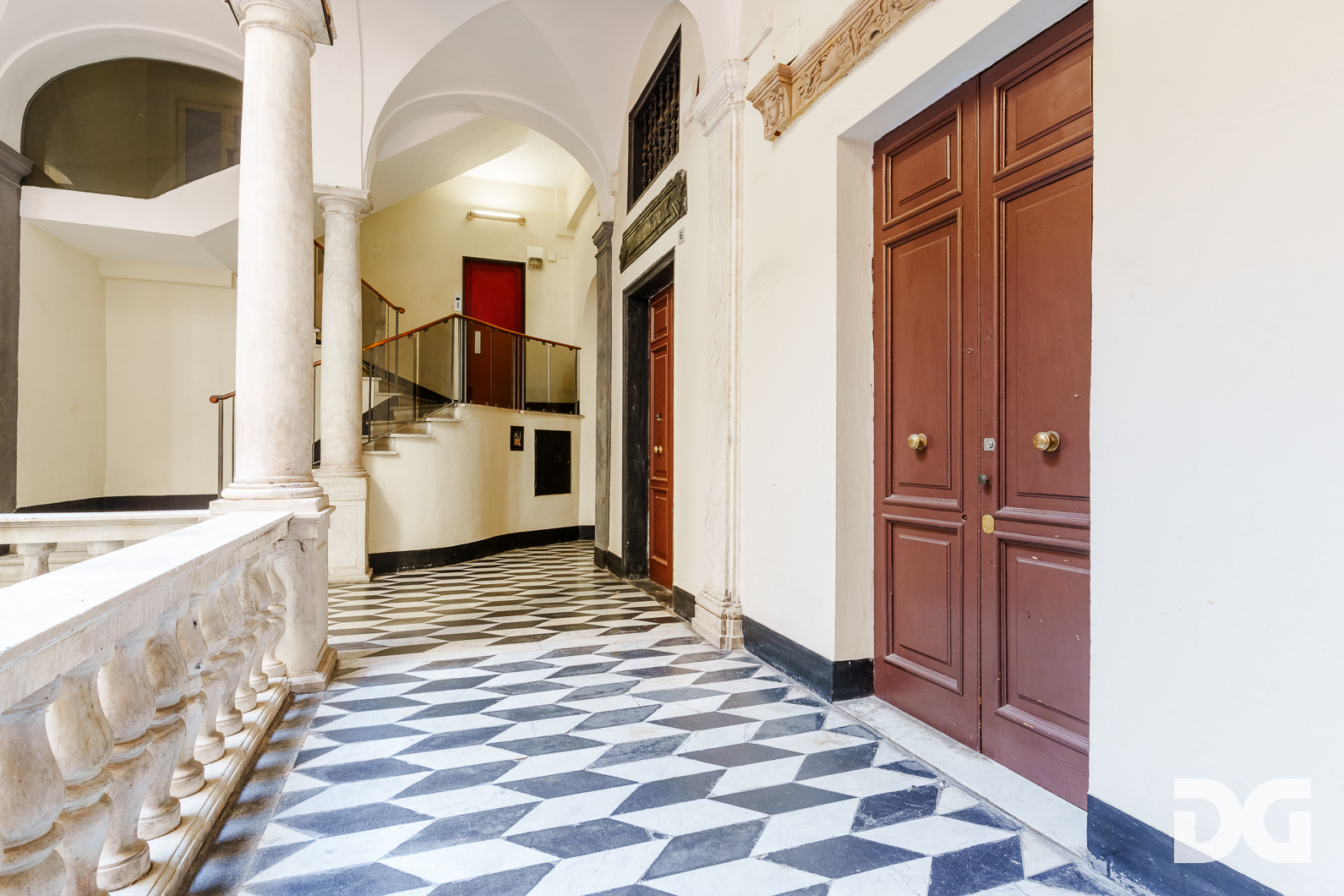 Immobiliare Del Guasta CENTRO STORICO – VICO CARMAGNOLA LUMINOSI MQ. 55