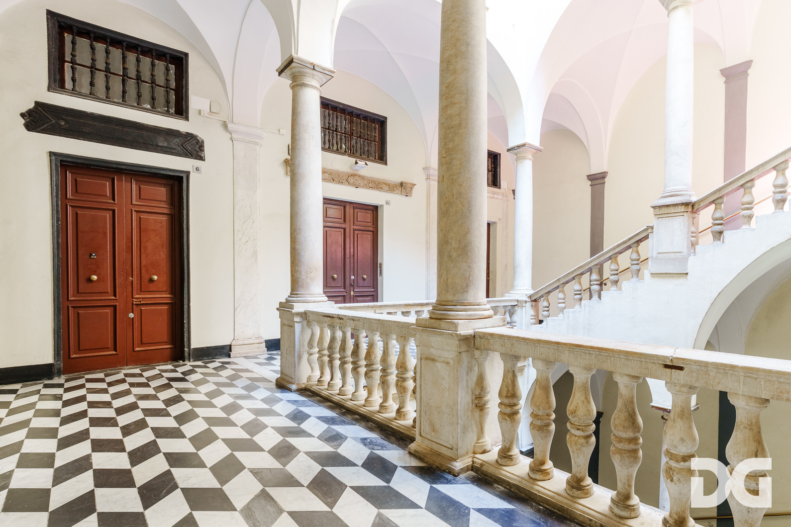 Immobiliare Del Guasta CENTRO STORICO – VICO CARMAGNOLA LUMINOSI MQ. 55
