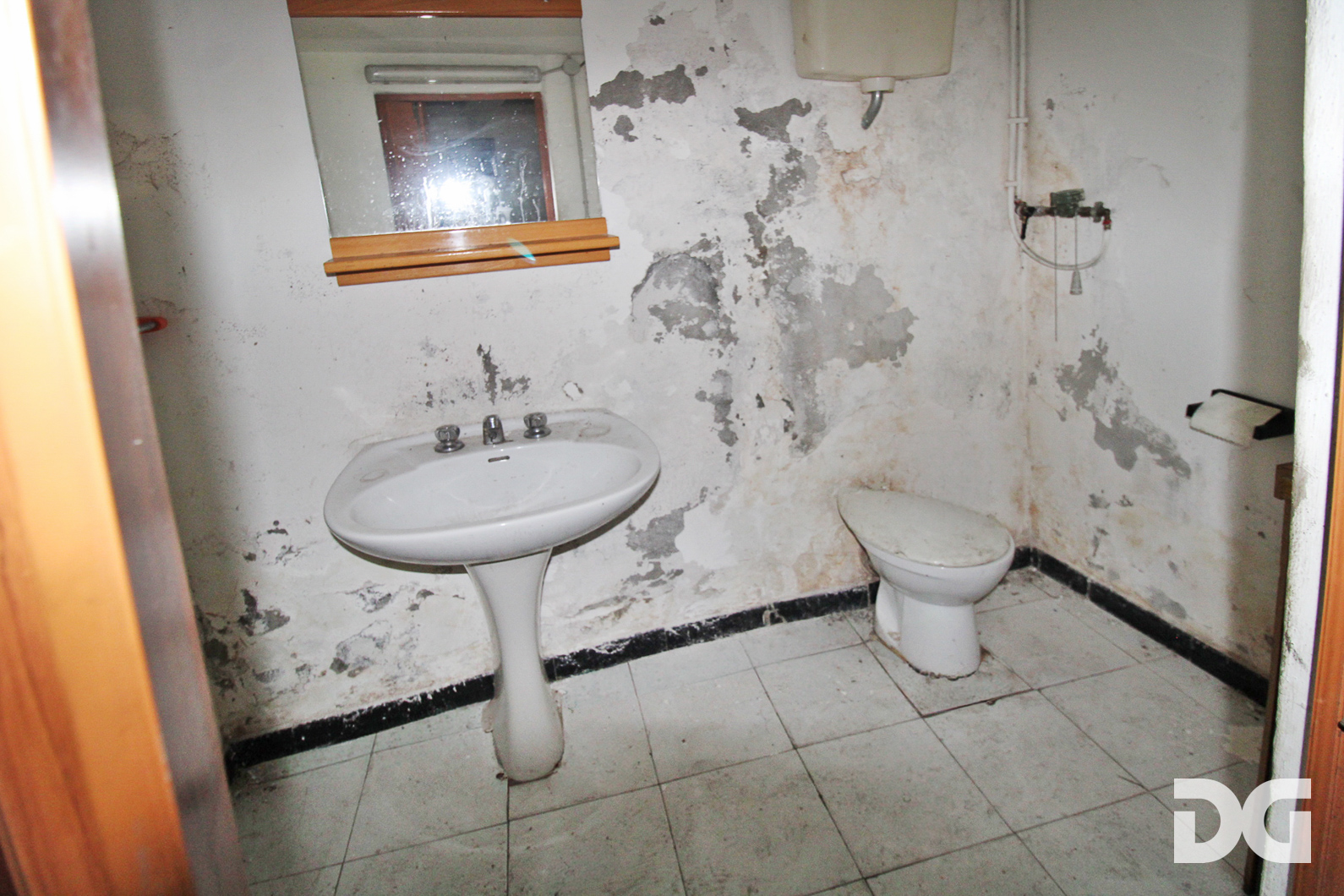 Immobiliare Del Guasta SAN TEODORO VIA VENEZIA – MAGAZZINO MQ 75 CON CORTILE CARRABILE