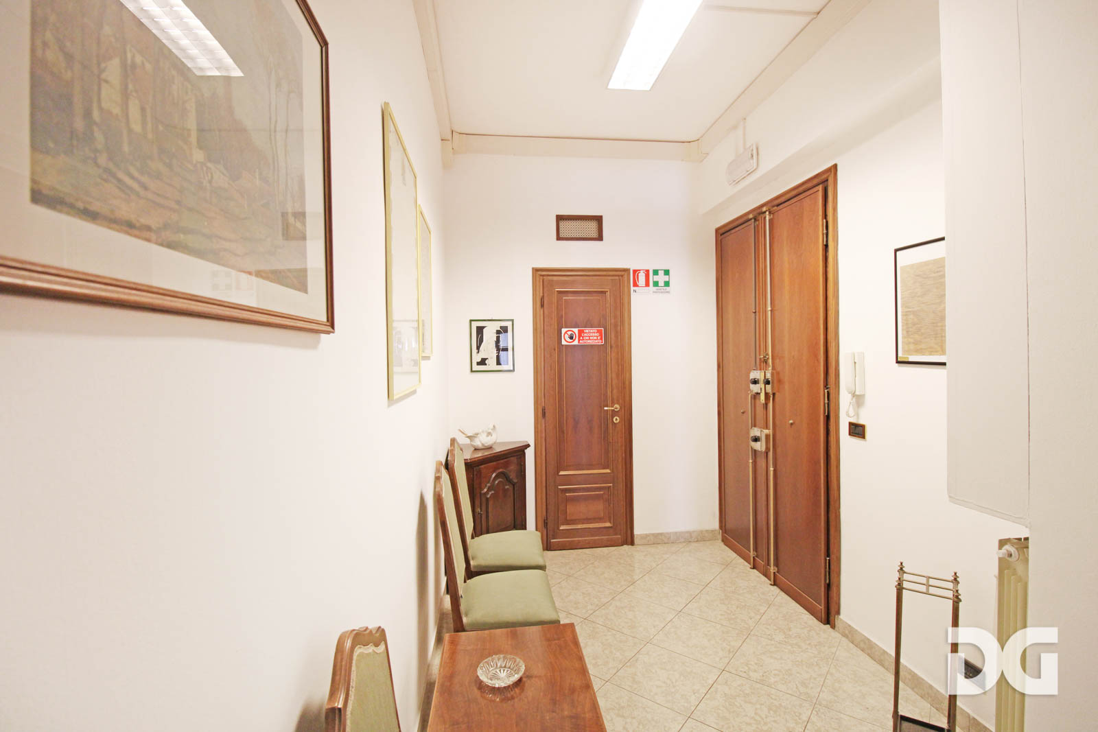Immobiliare Del Guasta PIAZZA DANTE – UFFICIO ARREDATO MQ. 85 