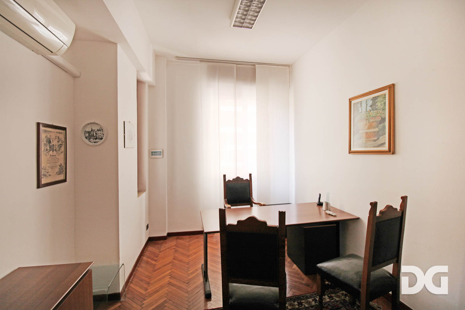 Immobiliare Del Guasta PIAZZA DANTE – UFFICIO ARREDATO MQ. 85 
