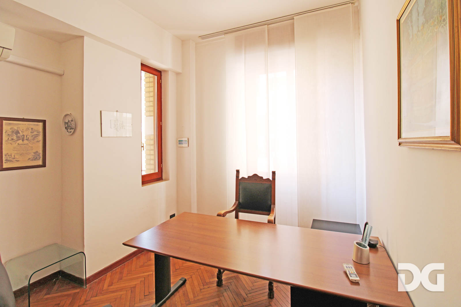 Immobiliare Del Guasta PIAZZA DANTE – UFFICIO ARREDATO MQ. 85 