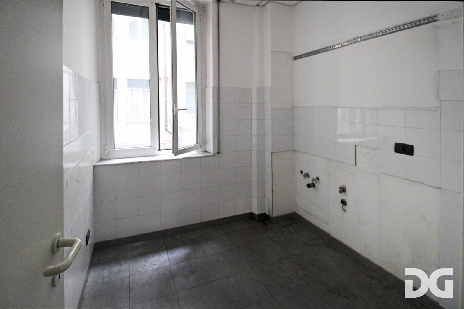 Immobiliare Del Guasta CENTRO – LARGO ARCHIMEDE UFFICIO MQ. 334