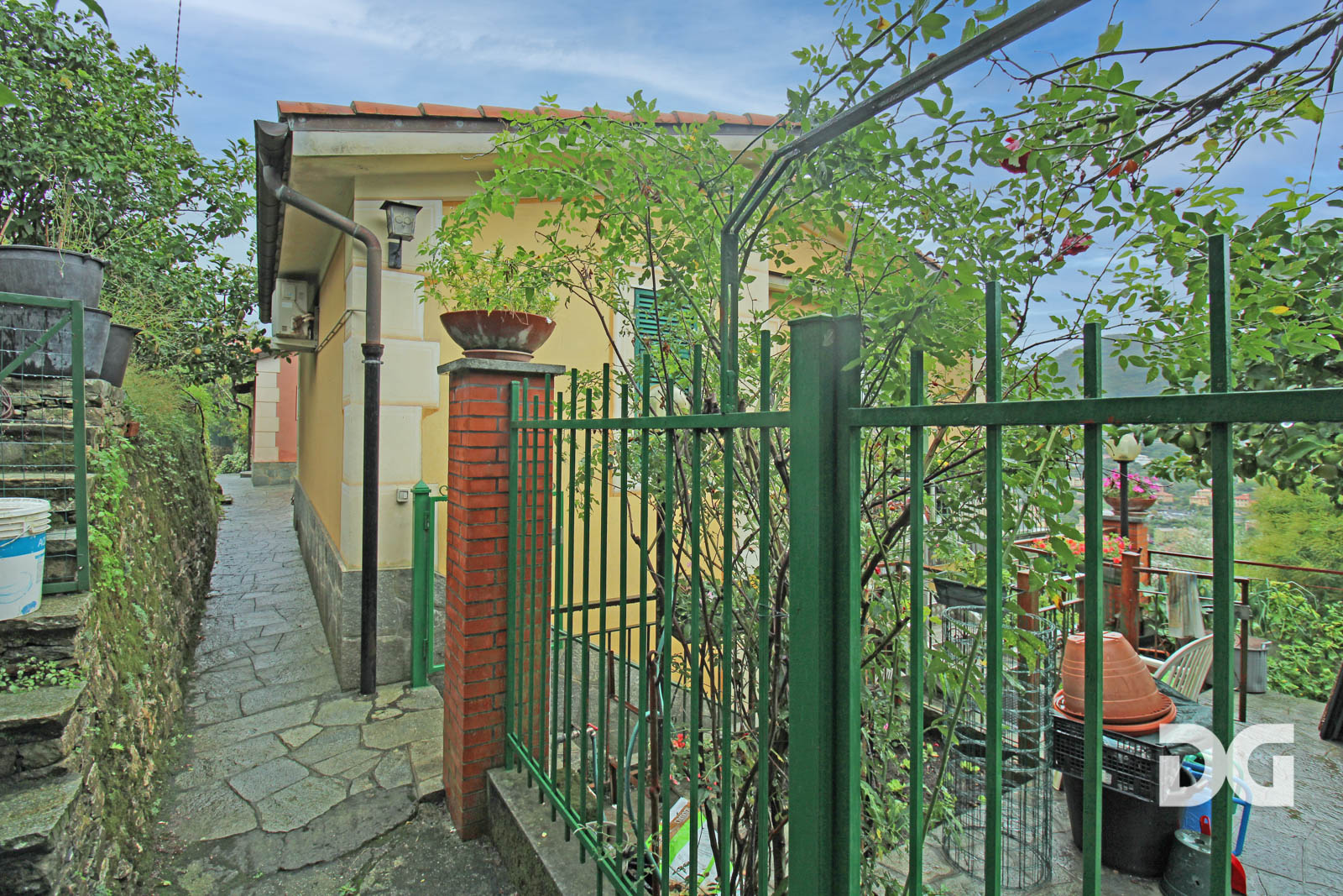 Immobiliare Del Guasta S. ROCCO DI CAMOGLI – PANORAMICI MQ. 99 CON GIARDINO (NUDA PROPRIETA’) 