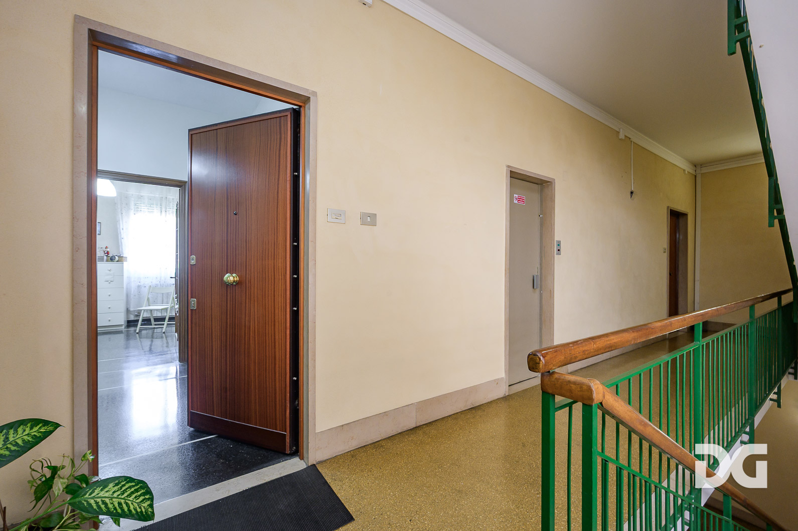 Immobiliare Del Guasta OREGINA  VIA VESUVIO - LUMINOSI MQ. 79 