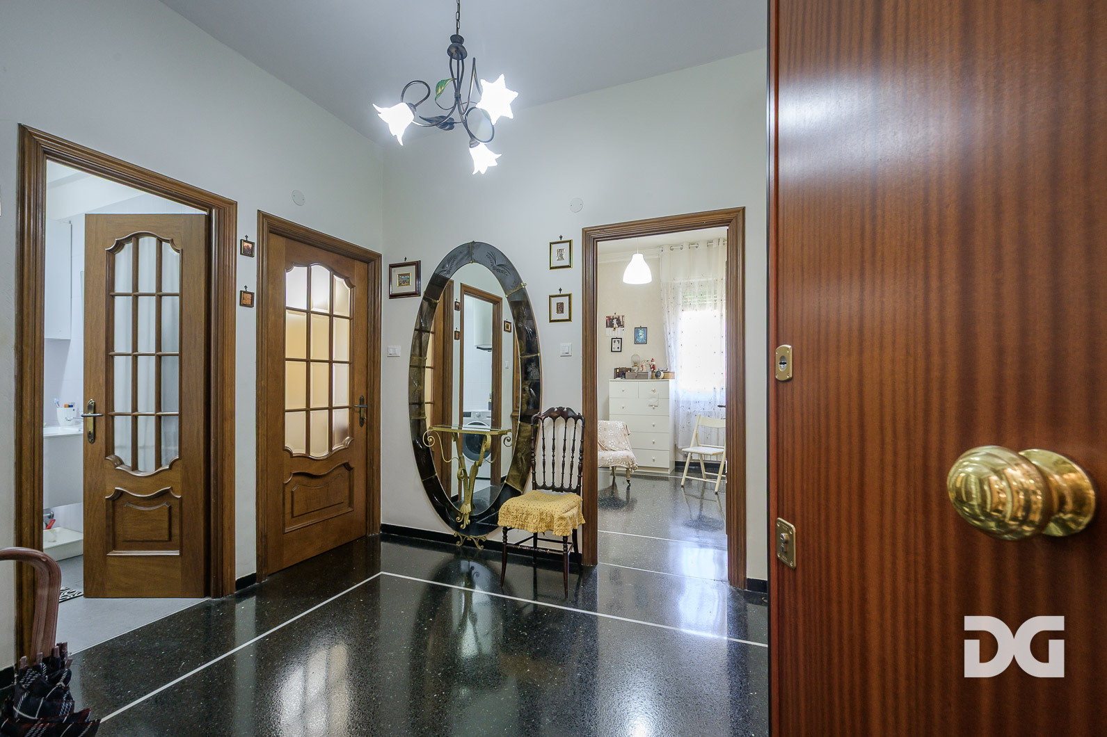 Immobiliare Del Guasta OREGINA  VIA VESUVIO - LUMINOSI MQ. 79 