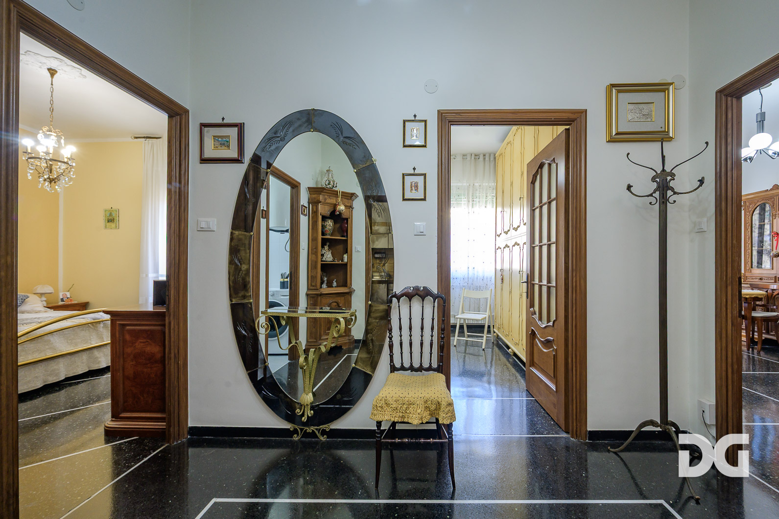 Immobiliare Del Guasta OREGINA  VIA VESUVIO - LUMINOSI MQ. 79 