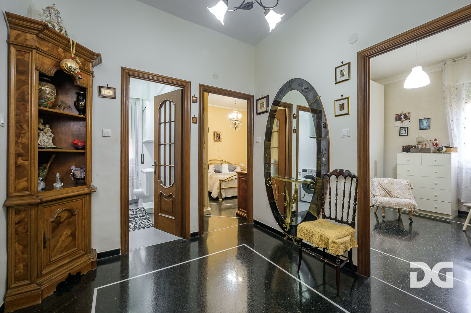 Immobiliare Del Guasta OREGINA  VIA VESUVIO - LUMINOSI MQ. 79 