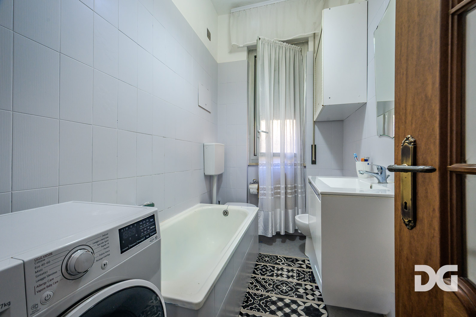 Immobiliare Del Guasta OREGINA  VIA VESUVIO - LUMINOSI MQ. 79 