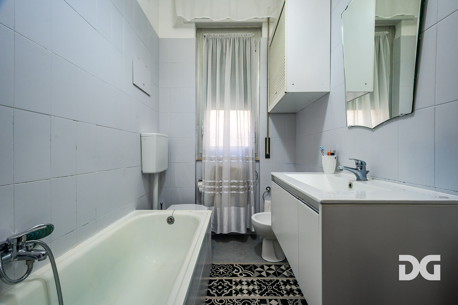 Immobiliare Del Guasta OREGINA  VIA VESUVIO - LUMINOSI MQ. 79 