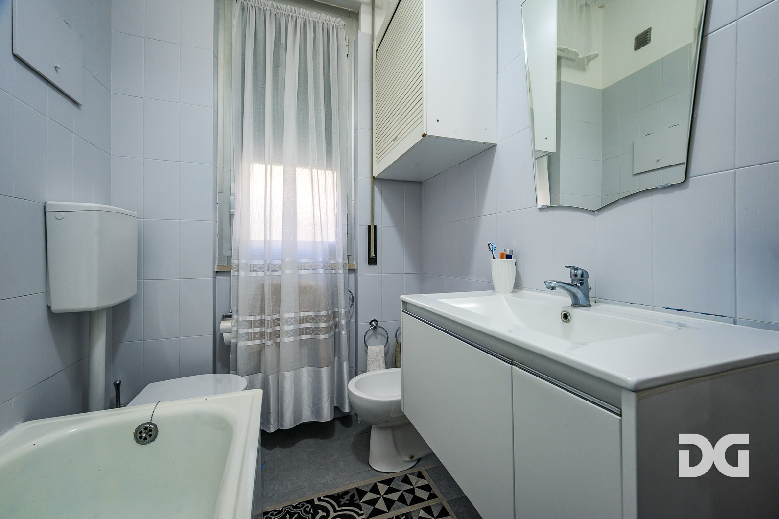 Immobiliare Del Guasta OREGINA  VIA VESUVIO - LUMINOSI MQ. 79 