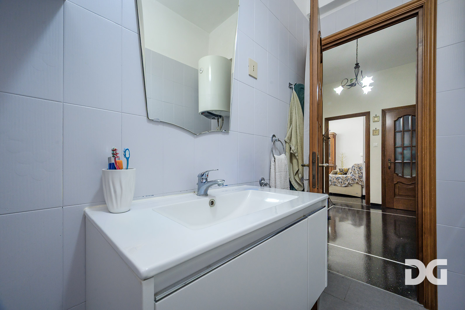 Immobiliare Del Guasta OREGINA  VIA VESUVIO - LUMINOSI MQ. 79 