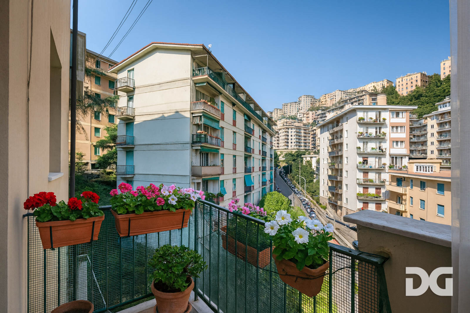 Immobiliare Del Guasta OREGINA  VIA VESUVIO - LUMINOSI MQ. 79 