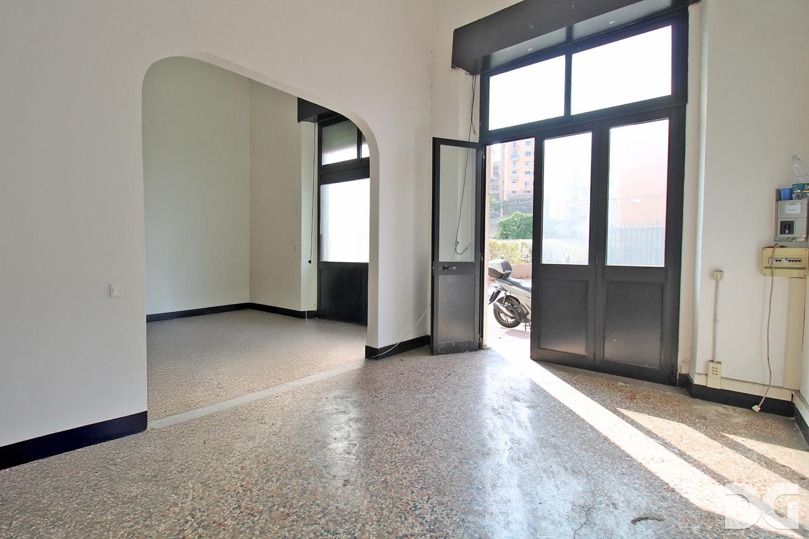 Immobiliare Del Guasta QUARTO-VIALE CEMBRANO – NEGOZIO MQ. 70 