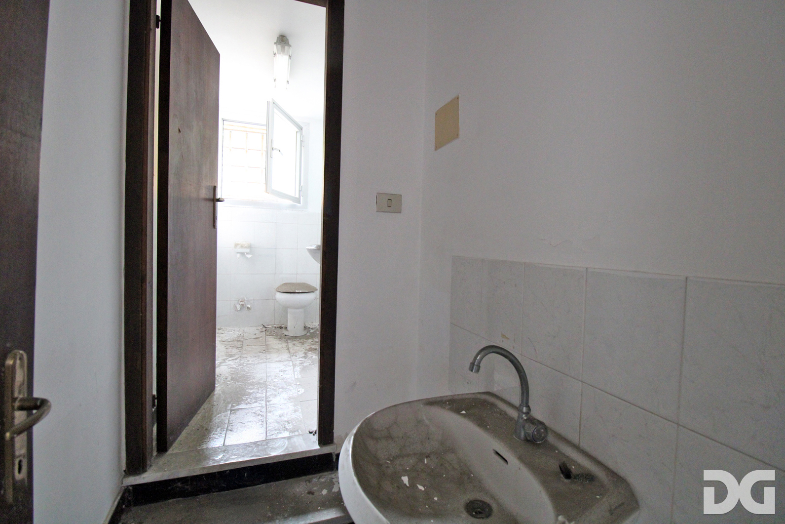 Immobiliare Del Guasta QUARTO-VIALE CEMBRANO – NEGOZIO MQ. 70 