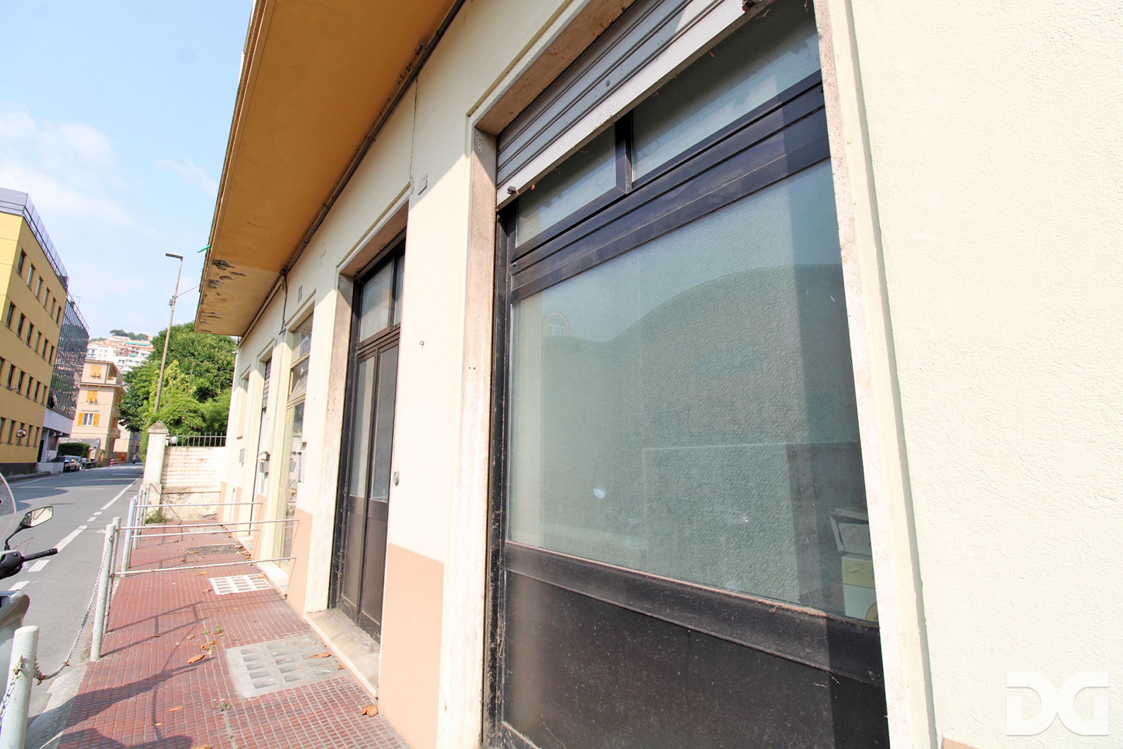 Immobiliare Del Guasta QUARTO-VIALE CEMBRANO – NEGOZIO MQ. 70 